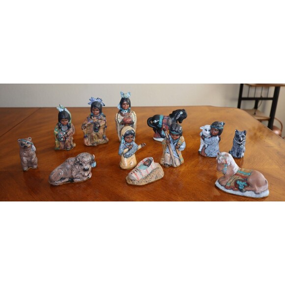 READ*  Vtg Provincial Mold Ceramic Native American Nativity 12 Pcs Hand Painted - Picture 1 of 16